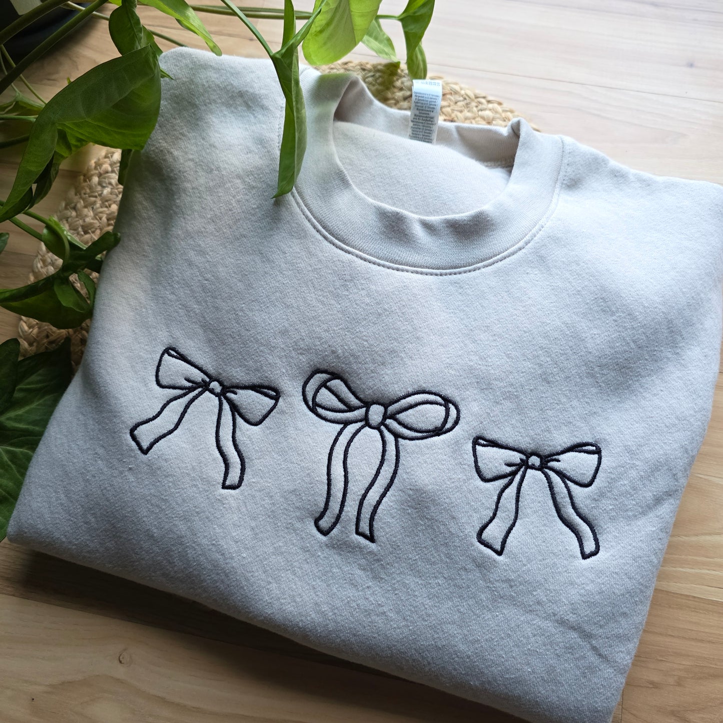 Crewneck Sweatshirt | Cropped Bow